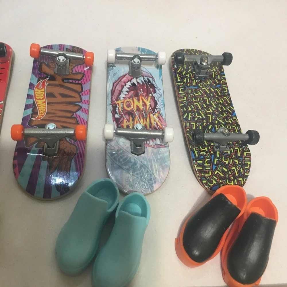 Hot Wheels Tony Hawk Finger Board  and Shoes Lot